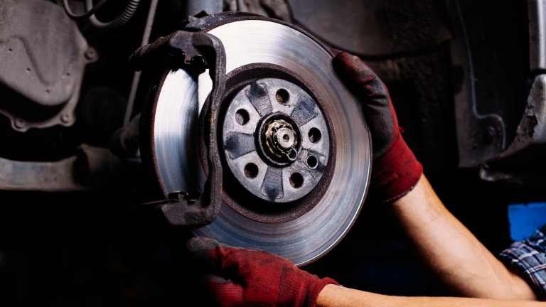 carspector Häufige Verschleißteile bei einem Gebrauchtwagen autos fahrzeug gebraucht reparatur kosten bauteile bremsen reifen mechanik werkstatt