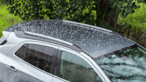 Wie erkennt man einen Hagelschaden am Auto?