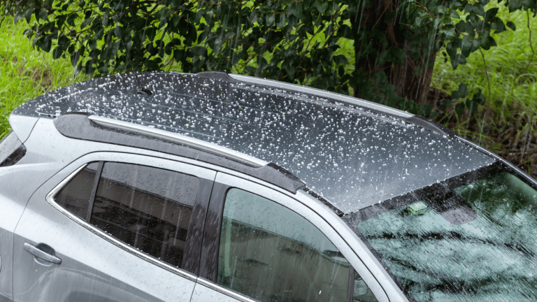 Wie erkennt man einen Hagelschaden am Auto?