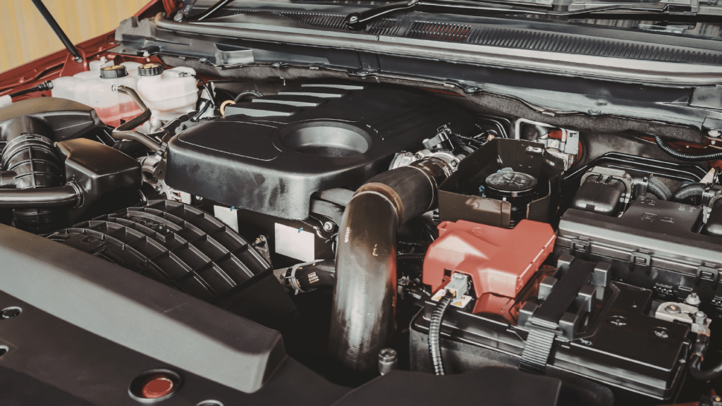 Motorraum beim Autokauf prüfen