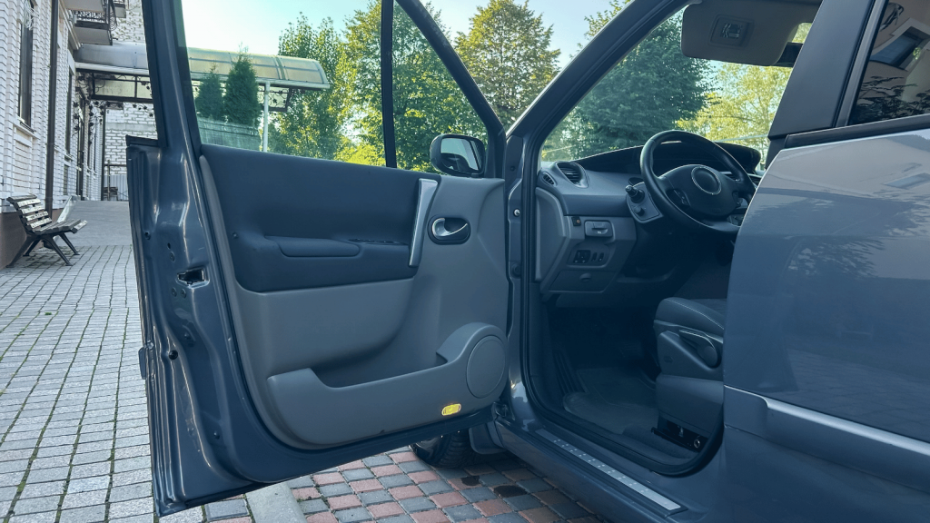 Gebrauchtwagen Dichtungen prüfen: Darauf solltest du beim Autokauf unbedingt achten