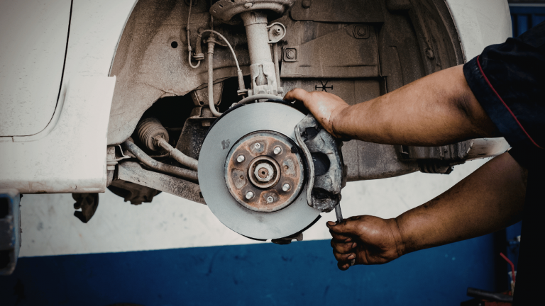 Bremsen beim Gebrauchtwagen prüfen: So erkennst du Mängel vor dem Kauf