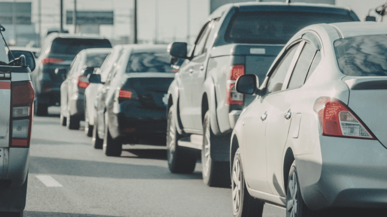 Pendelverkehr Auto Auswirkungen: So beeinflusst tägliches Fahren dein Fahrzeug langfristig