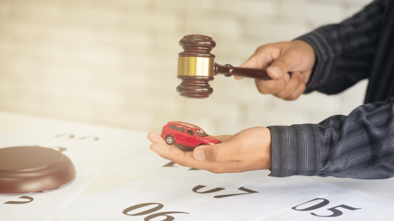 Auto aus einer Versteigerung kaufen: Wie riskant sind Pfandhaus und Auktion?