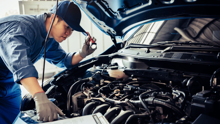 Motor schwitzt Öl: Ist das schlimm? Ursachen und Kosten